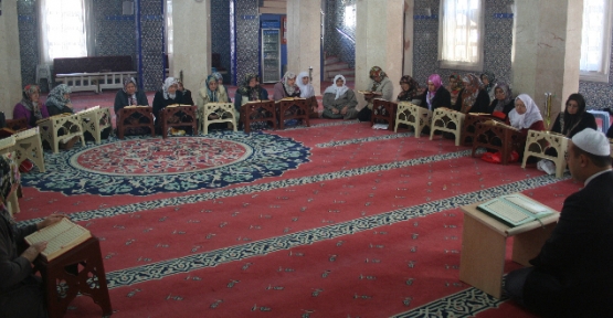 HFZ Camii'nde mukabele devam ediyor