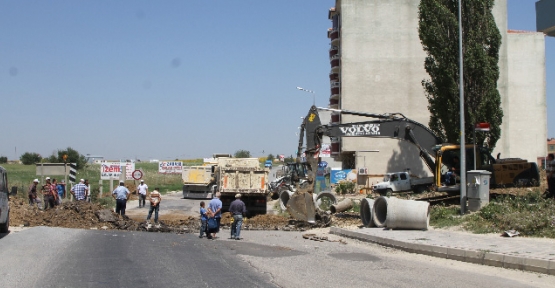 Kanalizasyon kollektör hattı yenileniyor